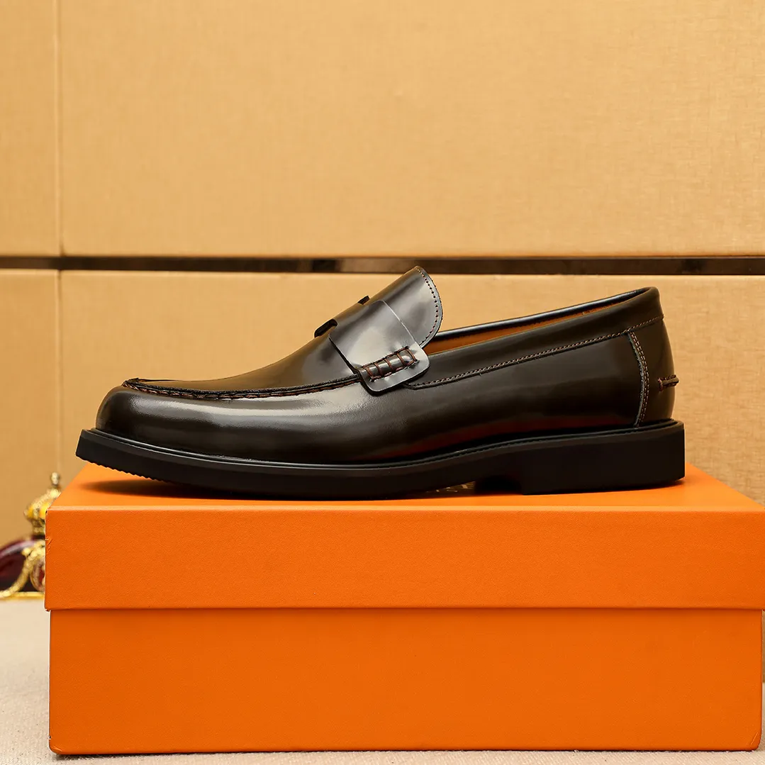 Men's shoes 💰460 💐 Product trademark: HERMES "Hermès" casual leather shoes Regular size: 38-44 (45.46🉑️customized) Product materials: Selected imported first-layer open-edge beaded cowhide leather upper + luxury hardware buckle, imported water-dyed 🐂 cowhide lining. Strong three-dimensional visual effect, foam outsole Color: 4⃣️colors available